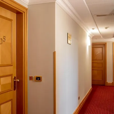 Western Hotel 4*