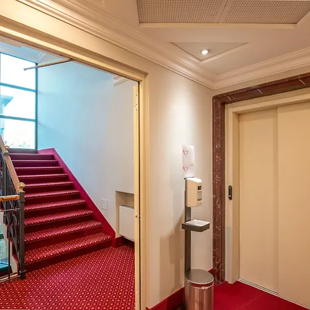 Western Hotel 4*